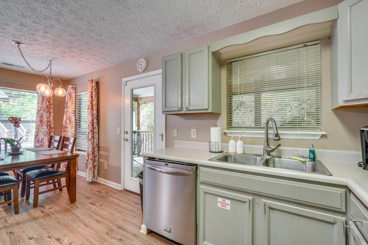 Gatlinburg Vacation Rental Balcony With Hot Tub! Exterior photo