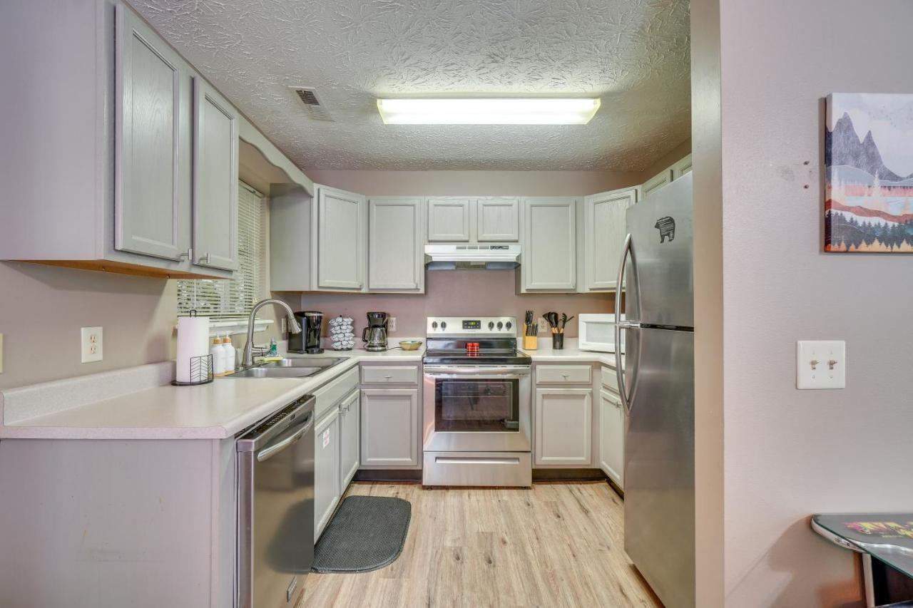 Gatlinburg Vacation Rental Balcony With Hot Tub! Exterior photo
