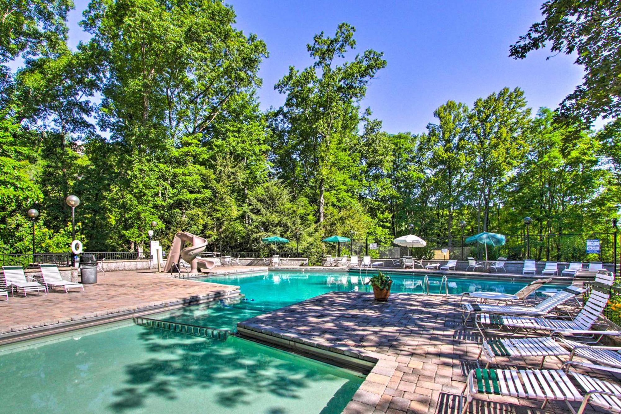 Gatlinburg Vacation Rental Balcony With Hot Tub! Exterior photo